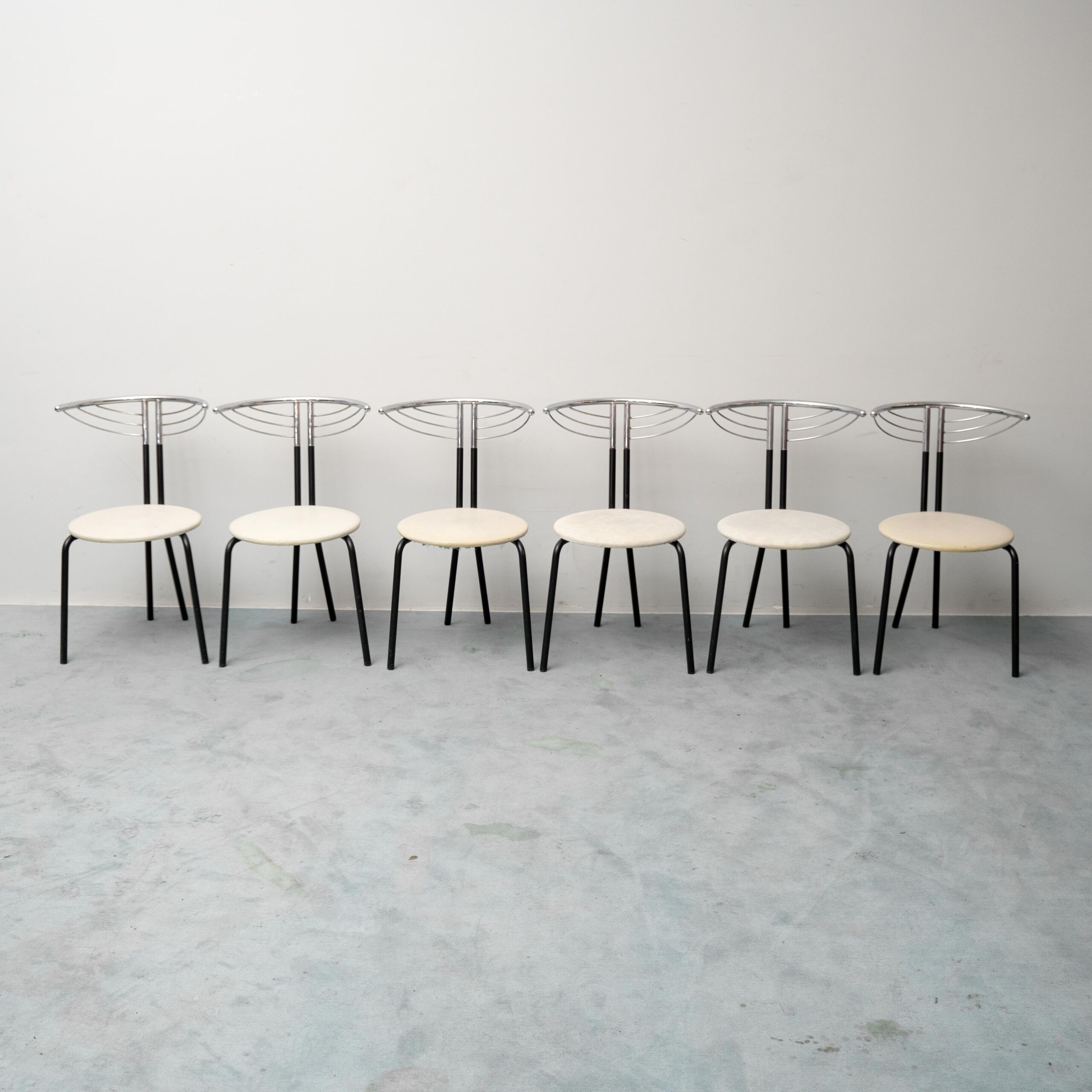 Set of 6 vintage chairs in chromed metal and white fabric, 1980s modernism
