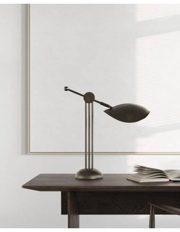 Lampe de table en bronze dans le style des années 1960, travail contemporain.