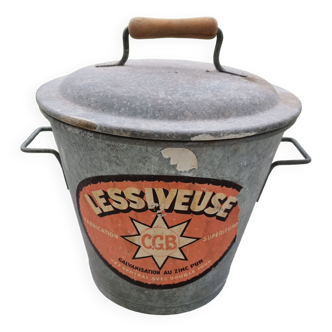 Ancienne lessiveuse en zinc