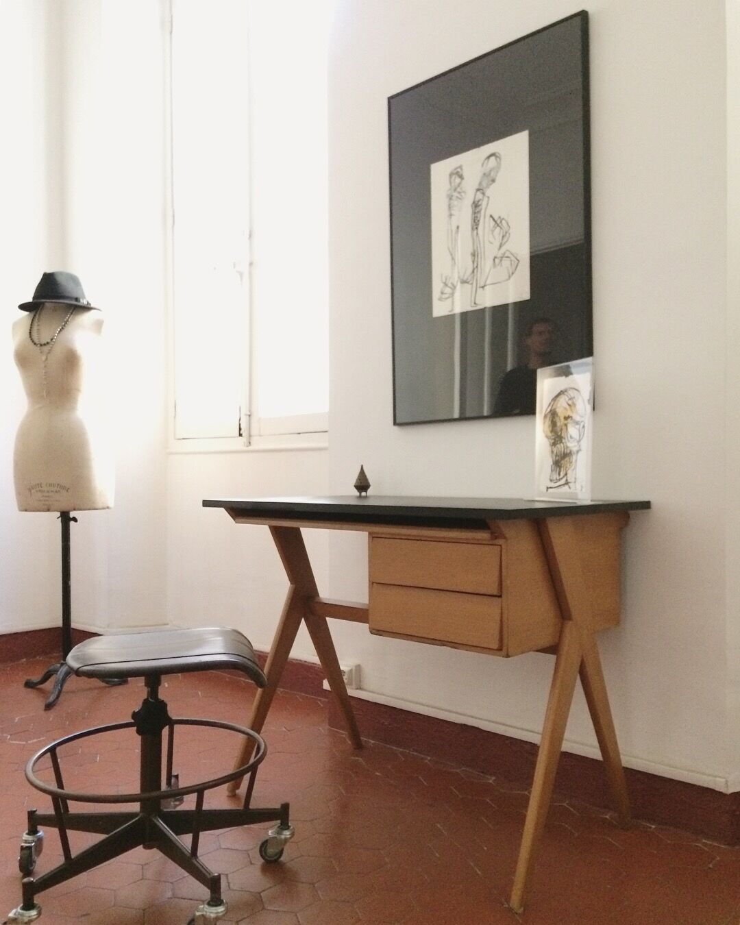 Bureau vintage pieds compas
