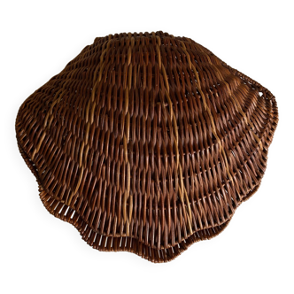 Empty corrugated shell pocket in wicker basket makers