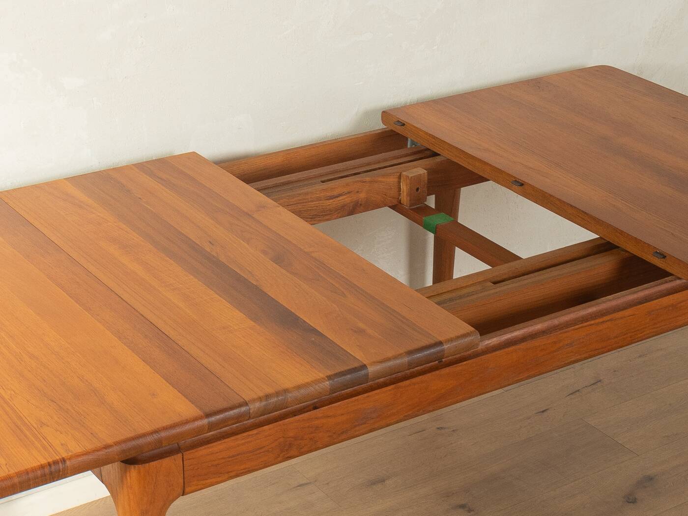 Glostrup Møbelfabrik | Grete Jalk – Extendable dining table, 1960s, teak