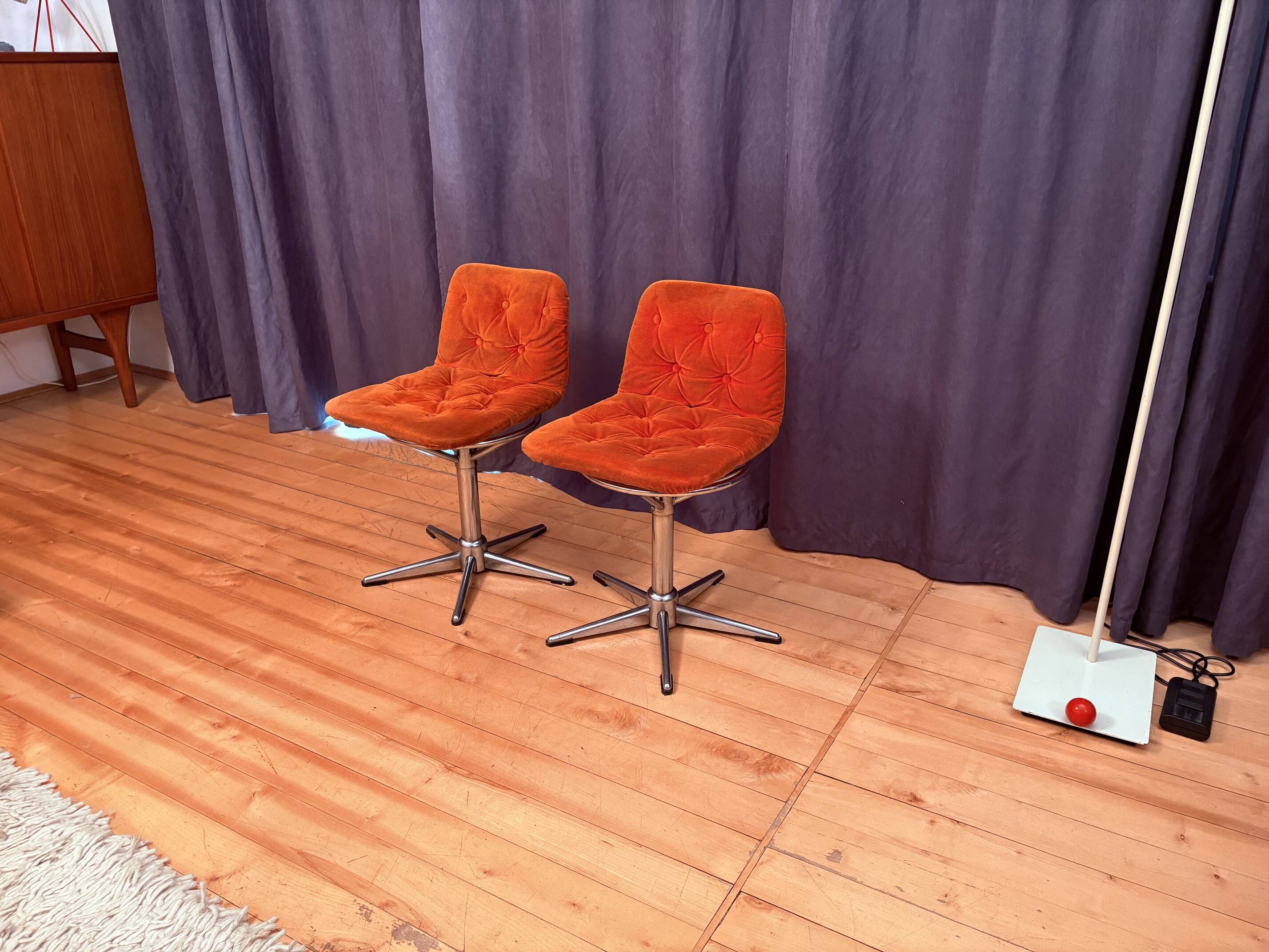 Paire de chaises pivotantes, années 1960