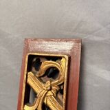 Ancien panneau en bois sculpté décor laqué doré fleurs et feuille de grenade, Chine