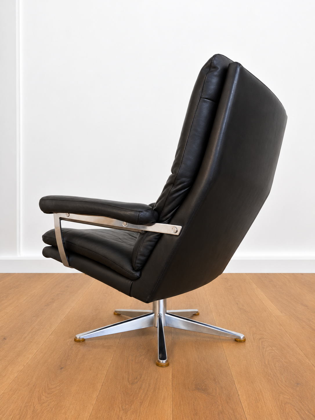 Vintage Danish mid-century Werner Langenfeld leather lounge chair 1970s
