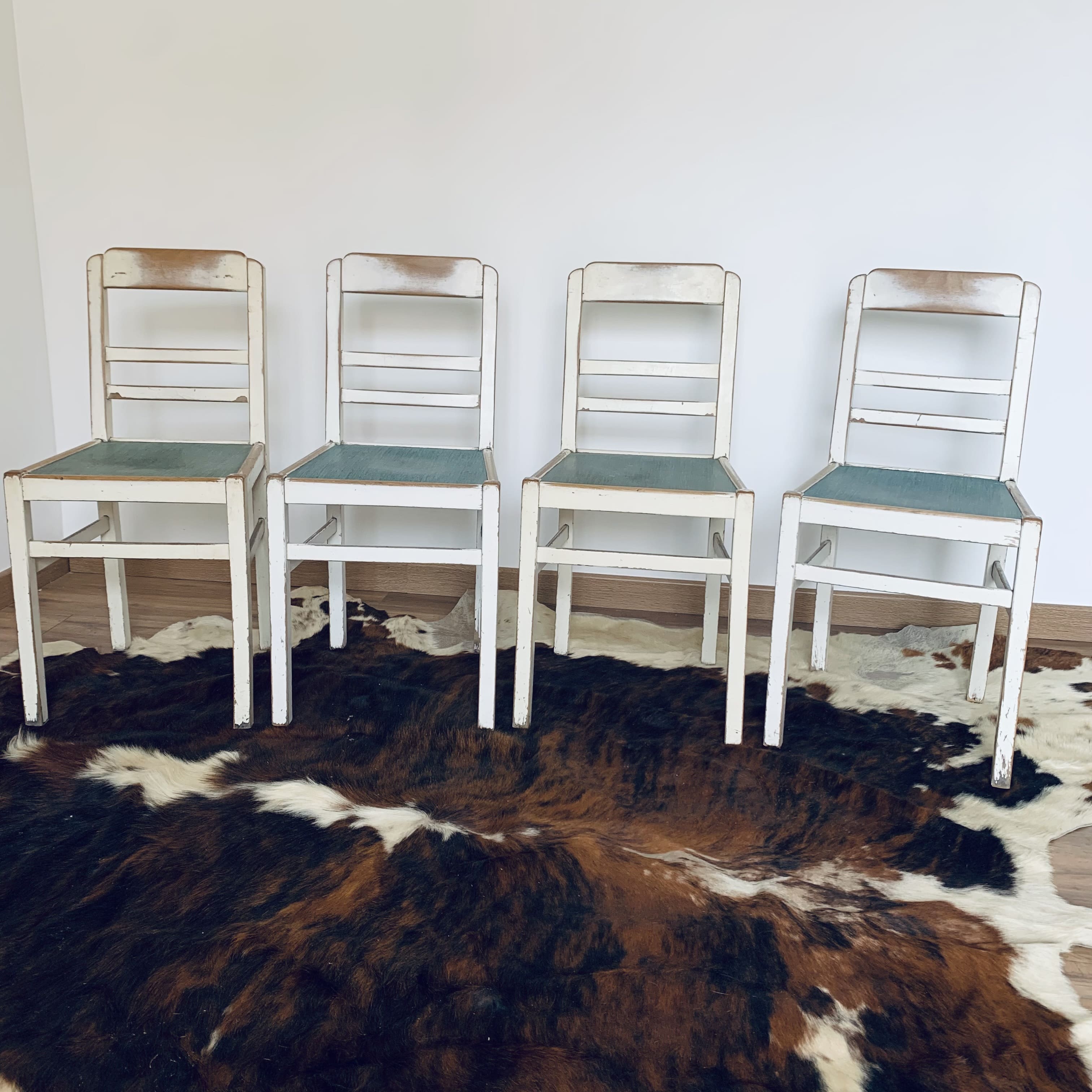 Series of 4 vintage chairs