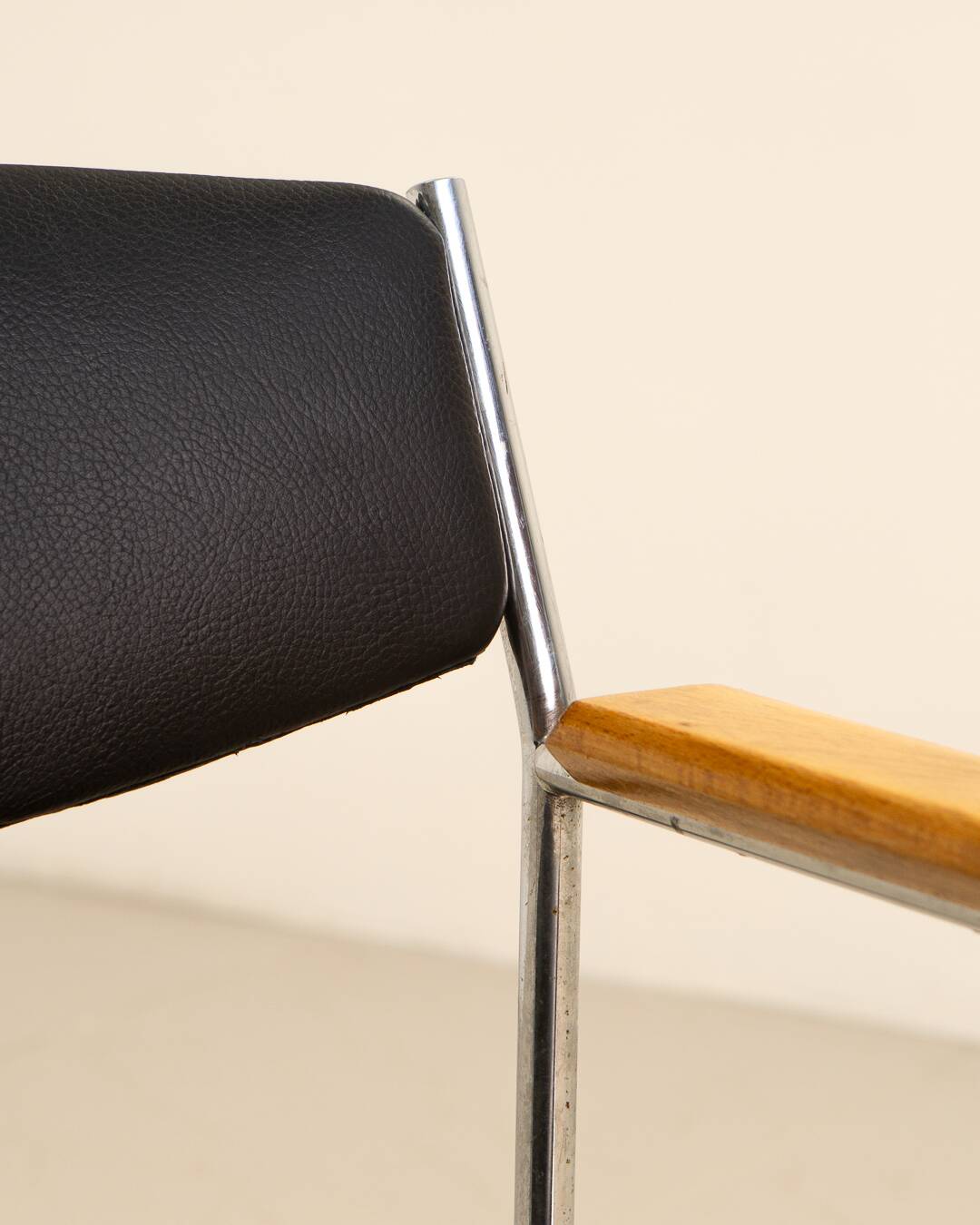 Leather and wood armchair by Gijs van der Sluis 80's