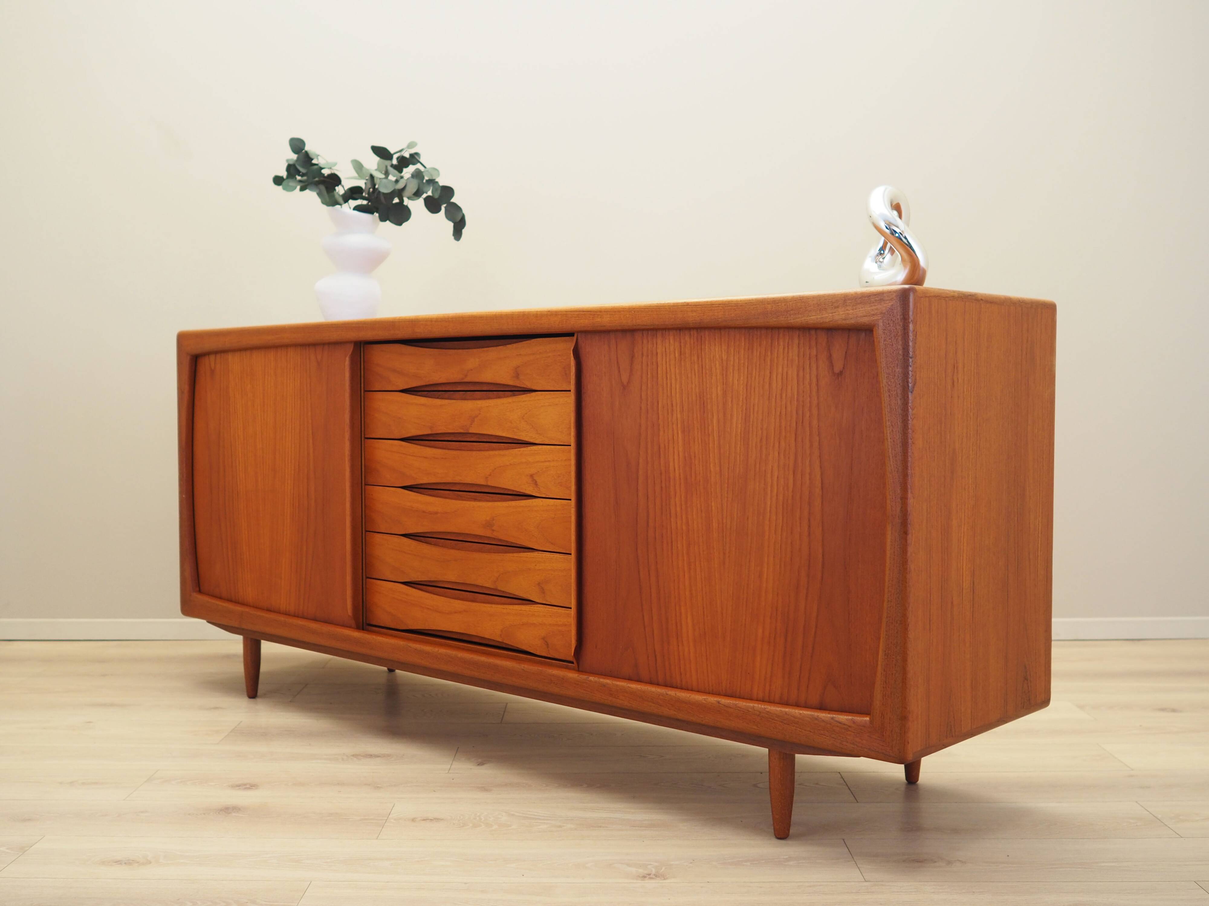 Buffet en teck, design danois, années 1970, fabricant : Dyrlund