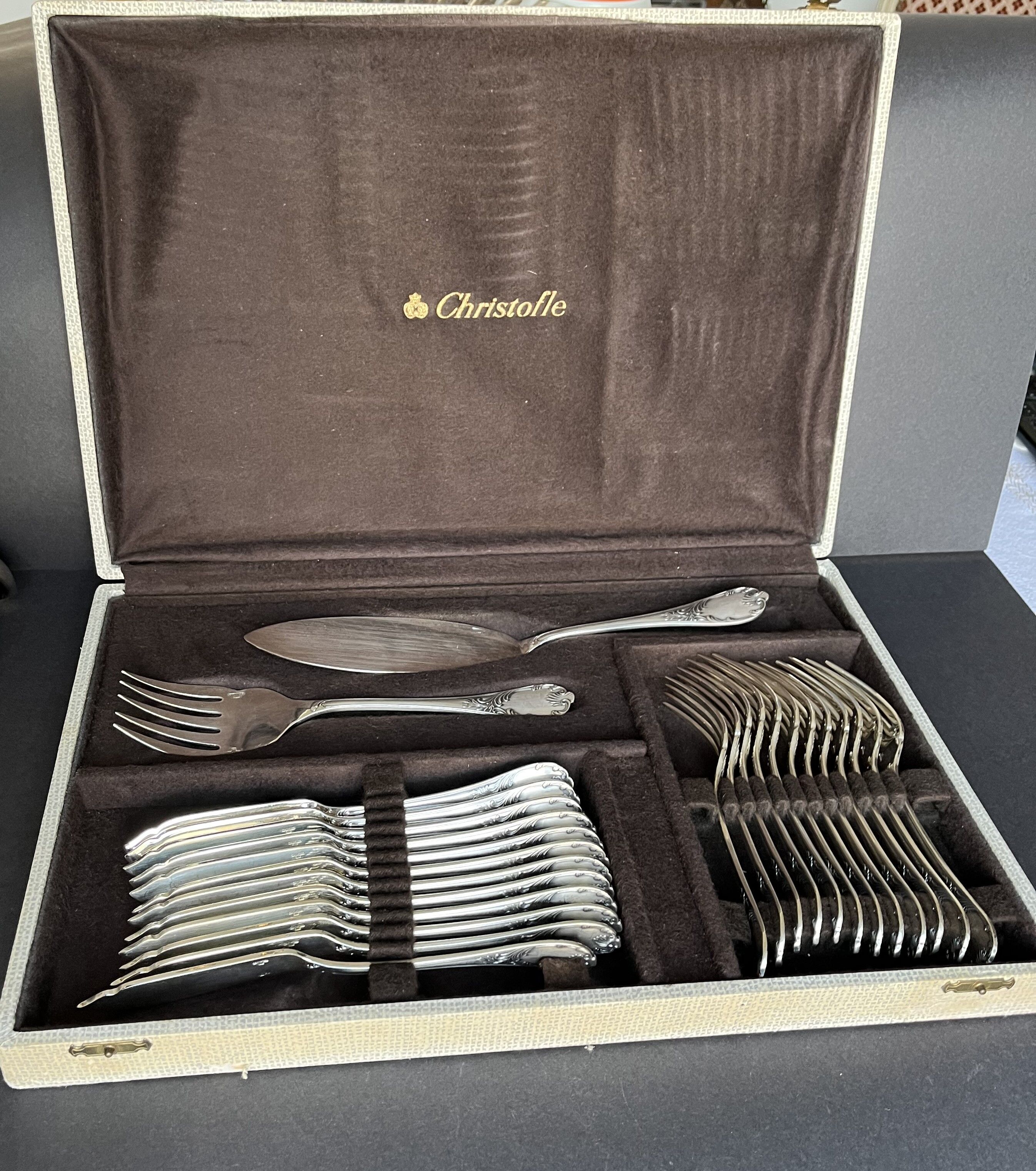 Ménagère Christofle modèle Marly 111 pièces