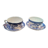 Deux tasses et soucoupes anciennes en porcelaine bleu et blanc – décor
