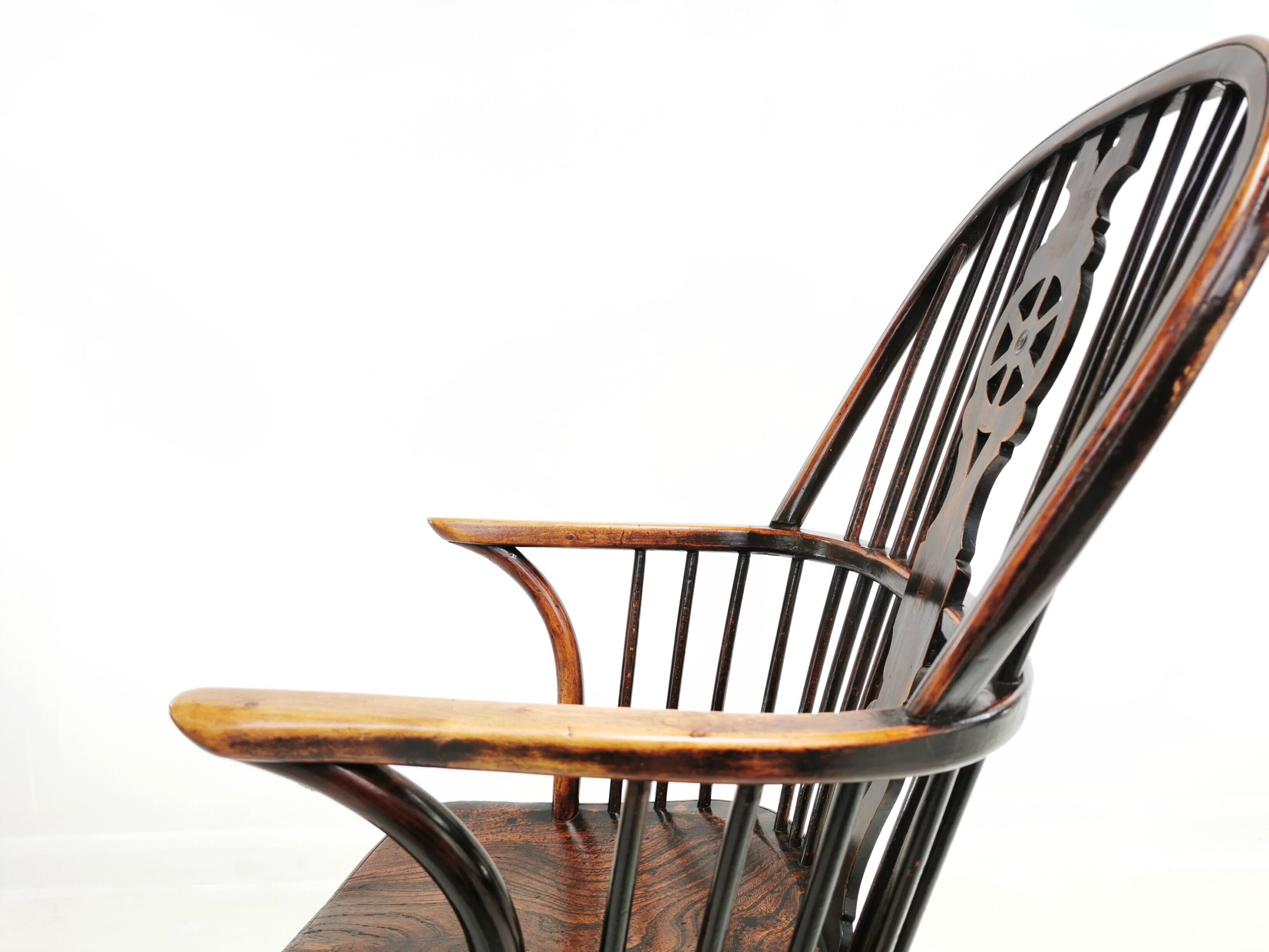 Antique 19th Century Thames Valley Wheel Back Windsor Armchair