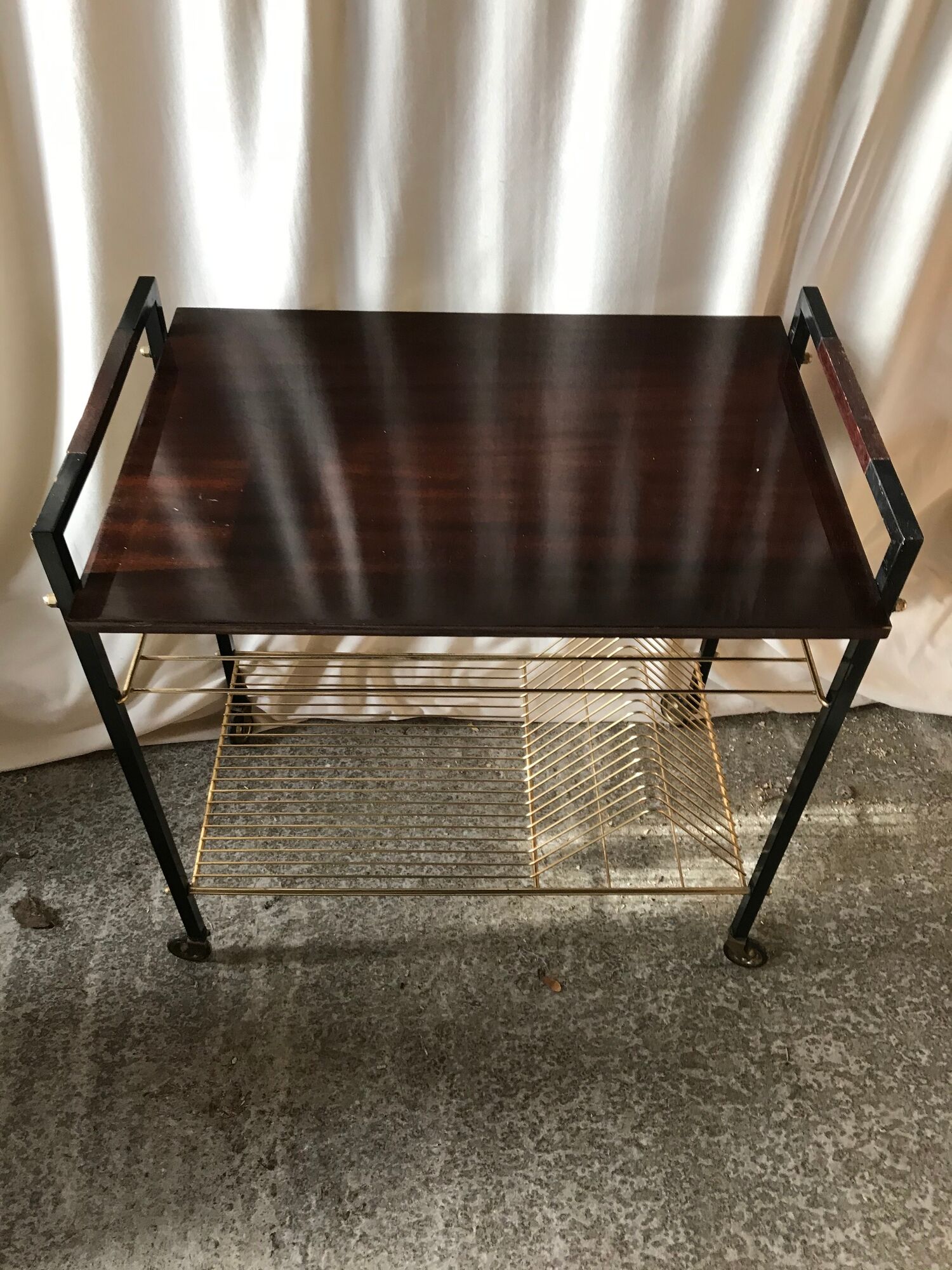 Serving table
