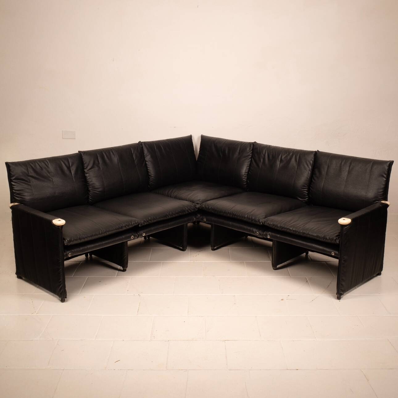 Divano "Minni" di A. Mazzoni D. Stelle e G. Gualtierotti per Giovannetti