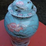 Important porcelain potiche from China.