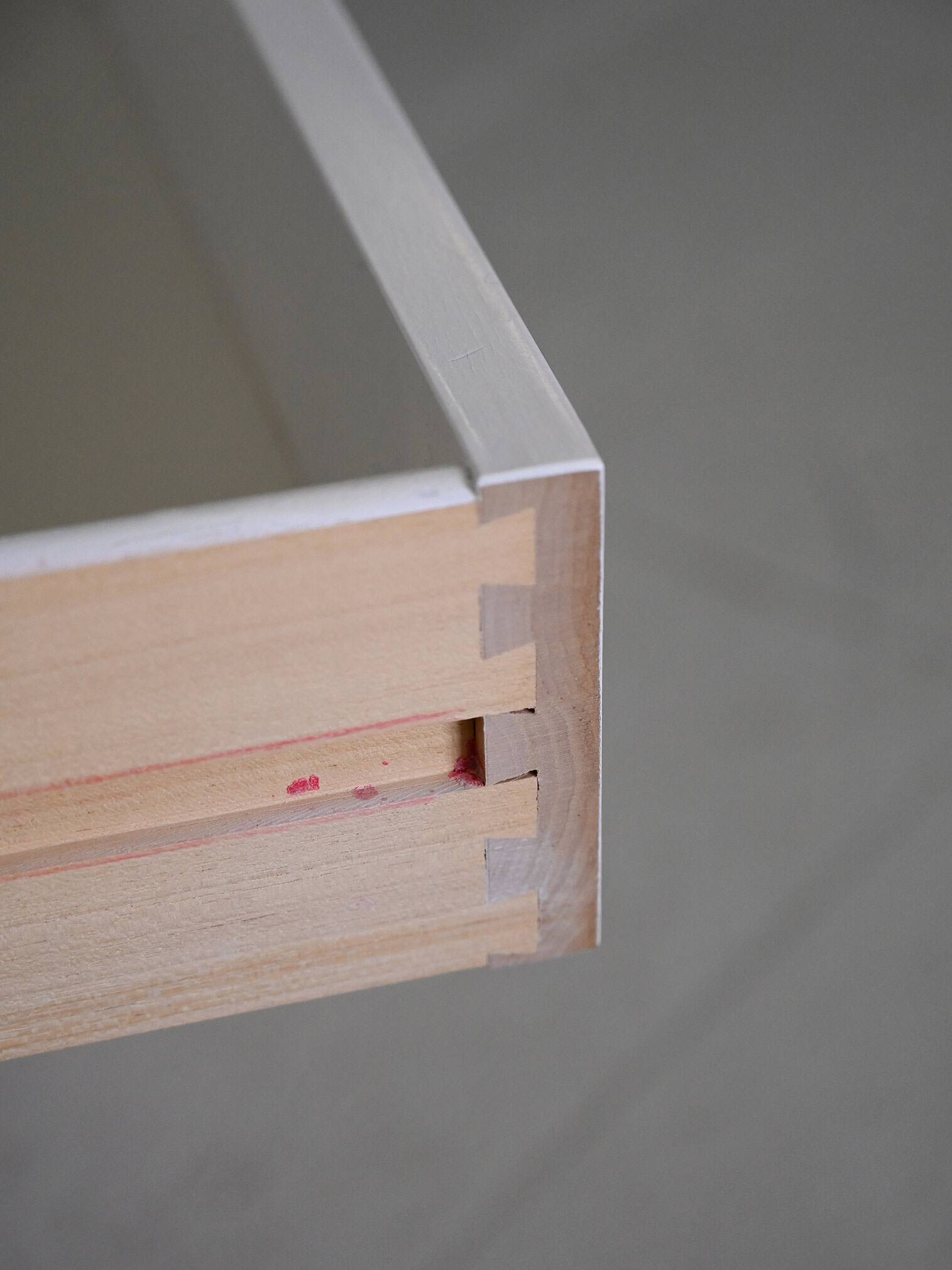 White 6-drawer chest of drawers