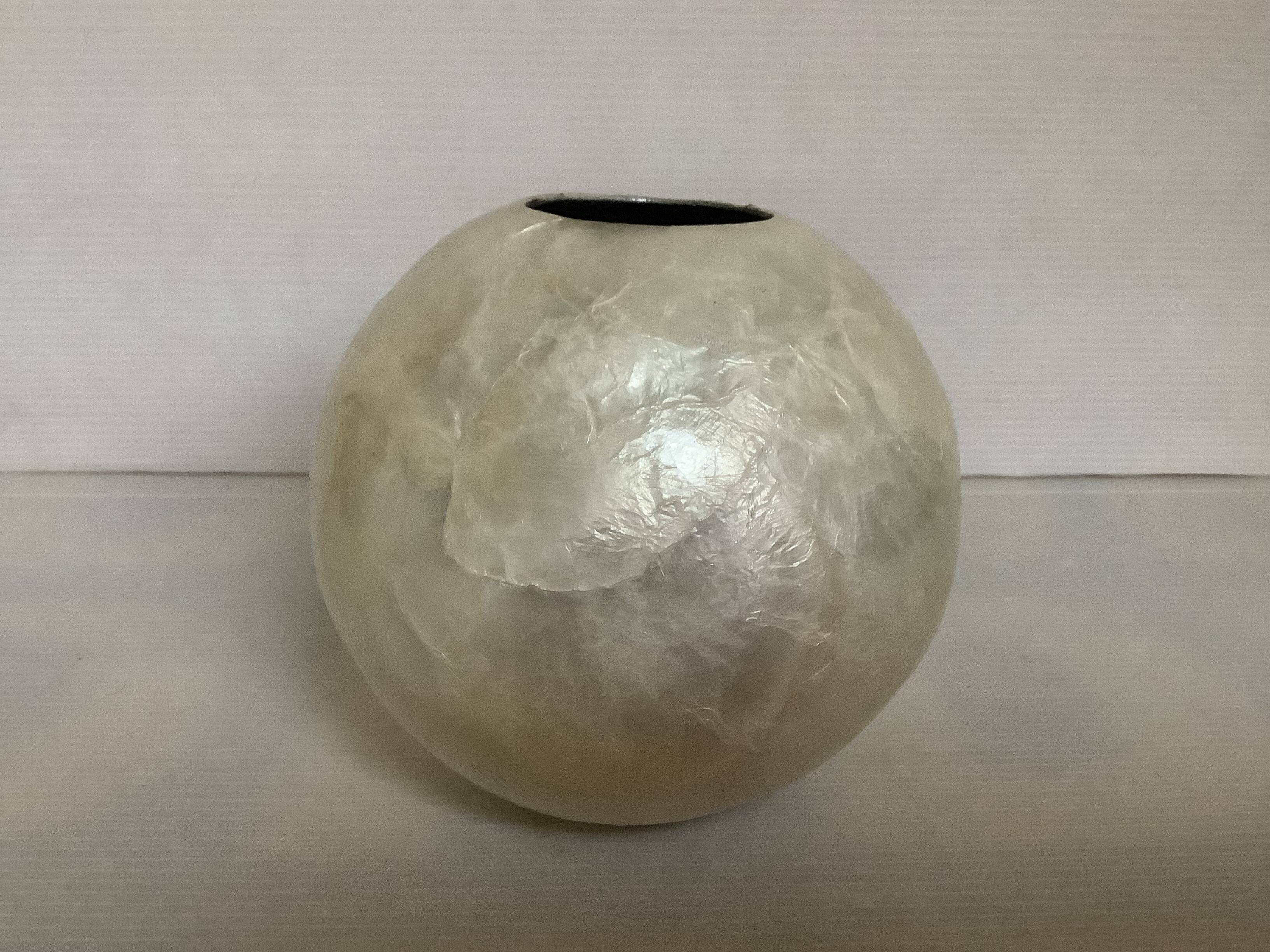 Mother-of-pearl ball vase