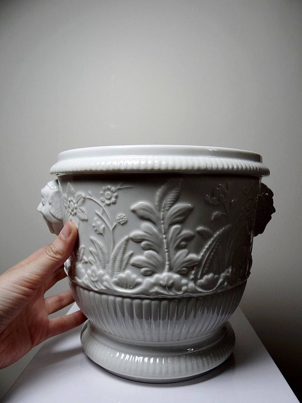 Large Haviland Limoges porcelain flowerpot / champagne bucket reproduction St Cloud