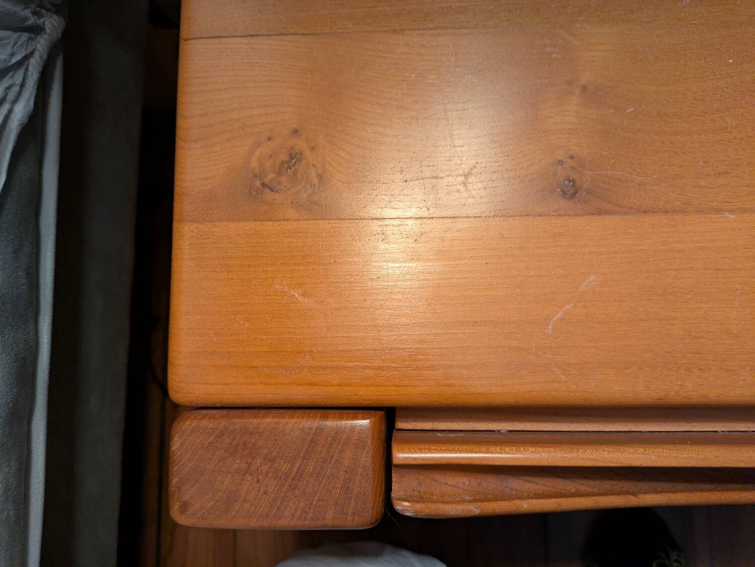 Maison Regain bedside table