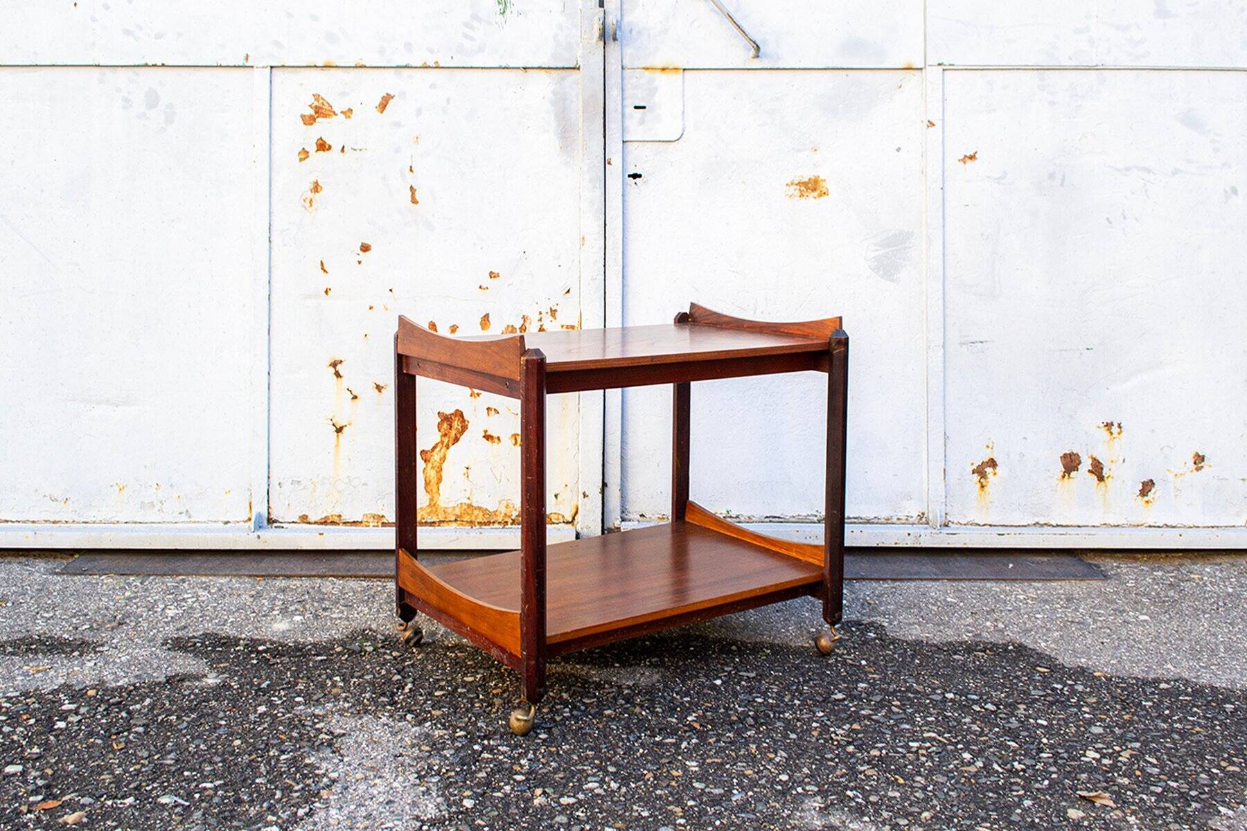 Wooden trolley with shelves attributed to Dino Cavalli for Ditta Tredici, Pavia, 1960s.