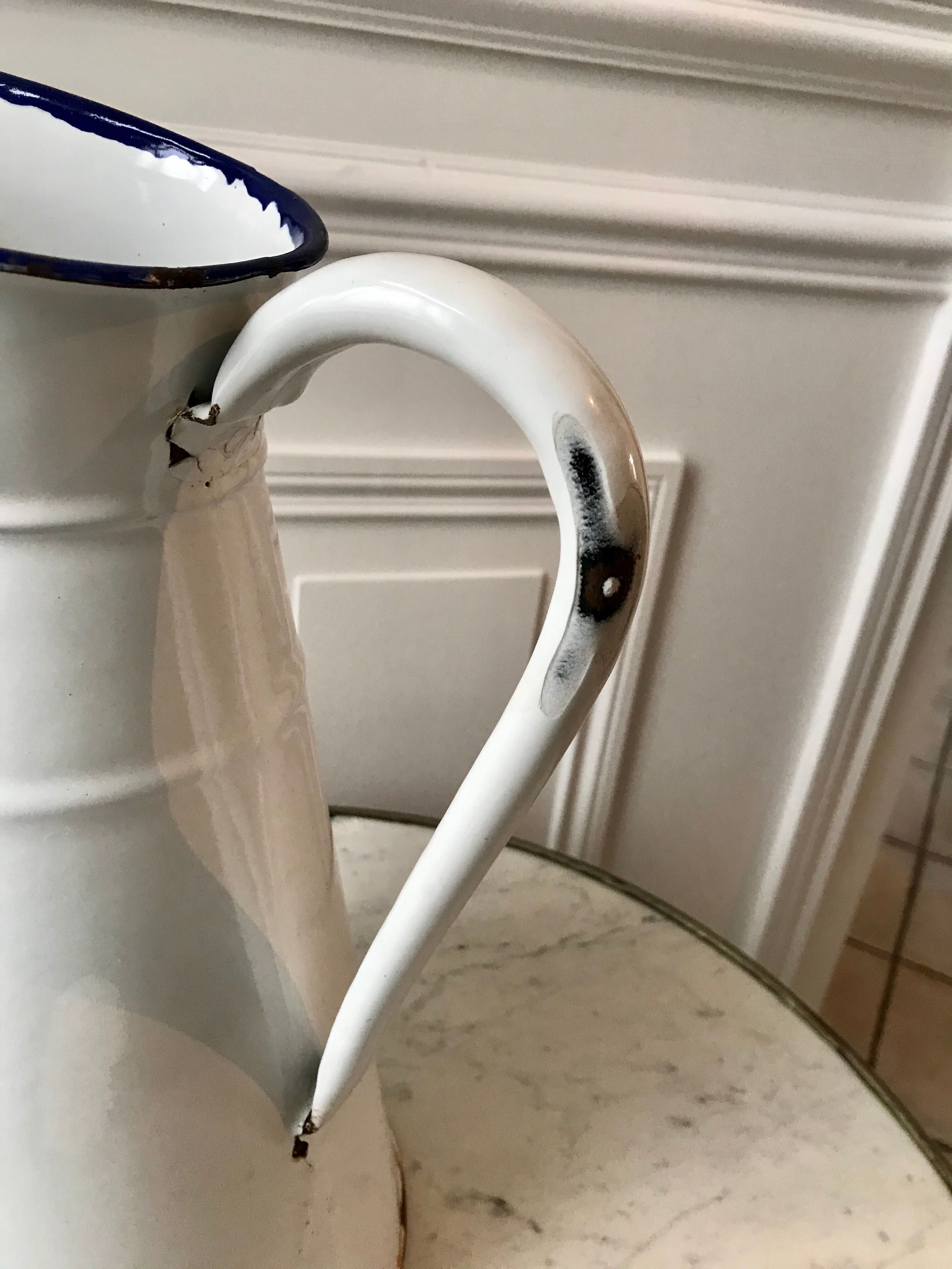 Old pitcher in enamelled sheet metal 20s-30s