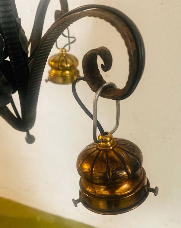Lustre ancien art déco fer forgé 3 tulipes pâte de verre signées Delatte