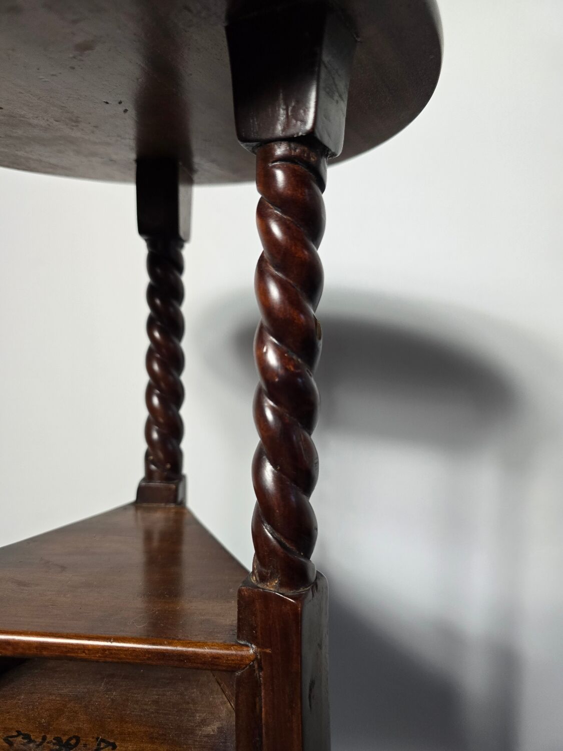 Elegant Victorian Mahogany Plant Stand / Side Table