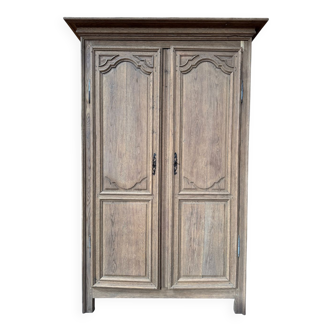 Aero-blasted oak wardrobe