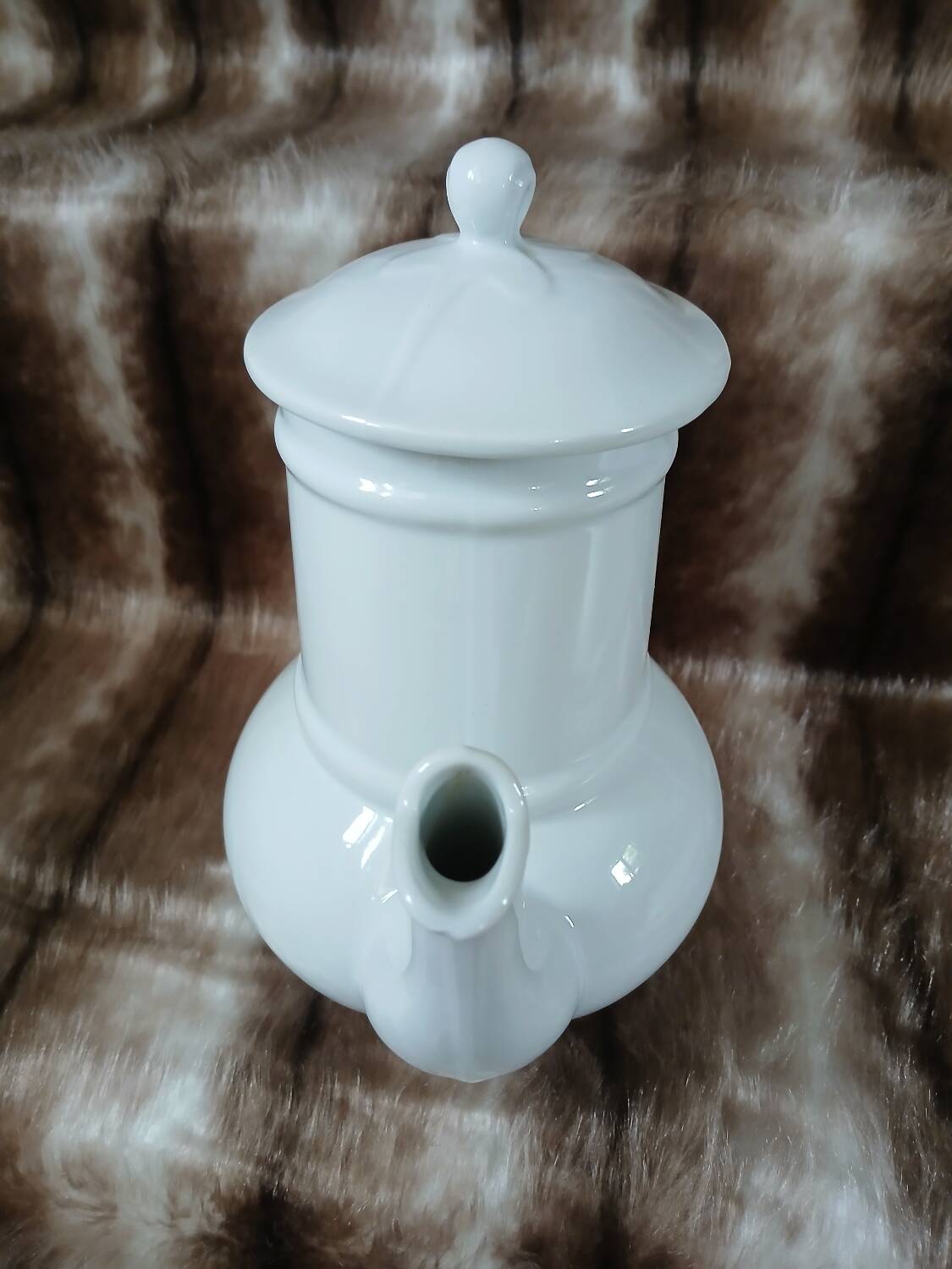White ceramic coffee pot