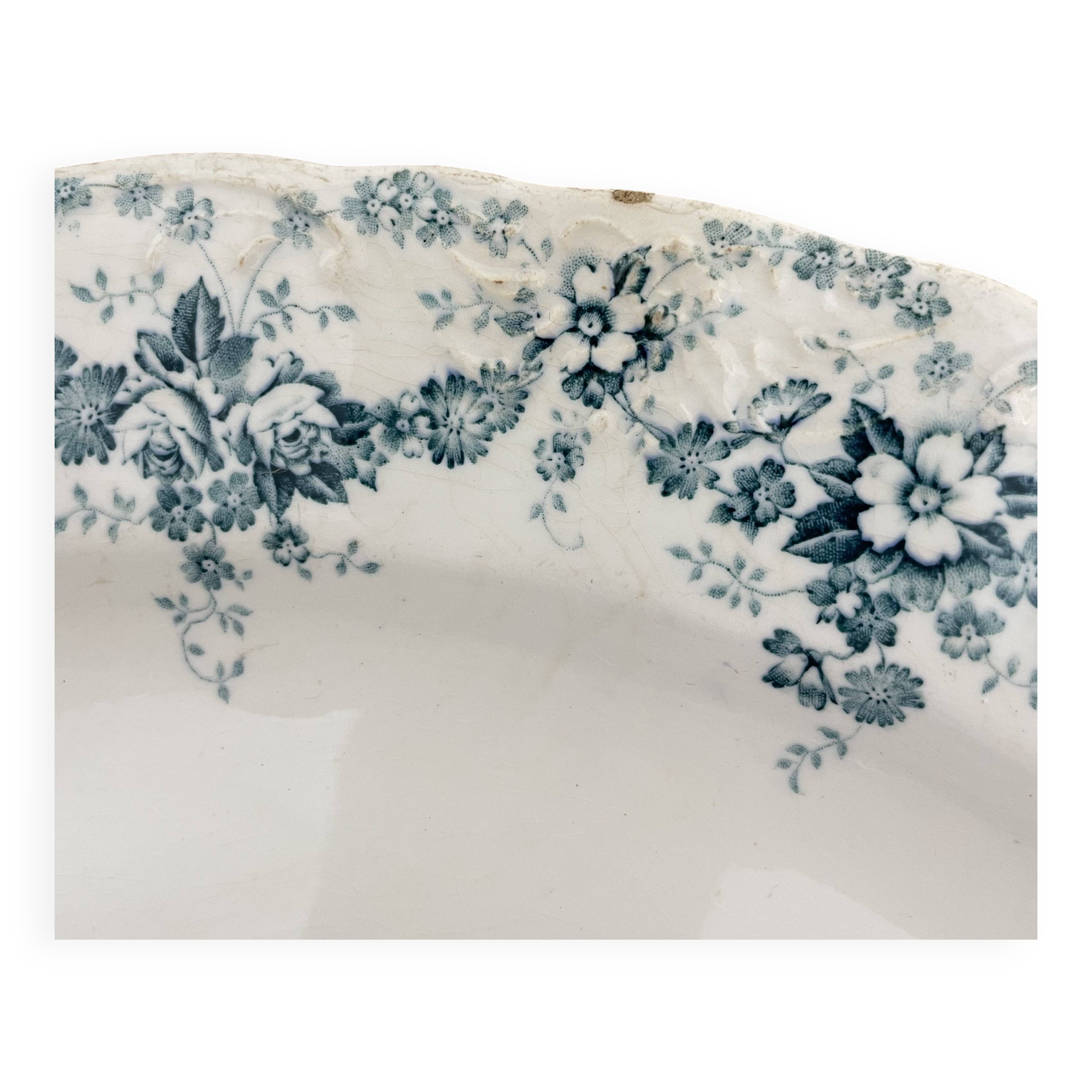 32 cm oval dish in Maastricht earthenware, Clara model