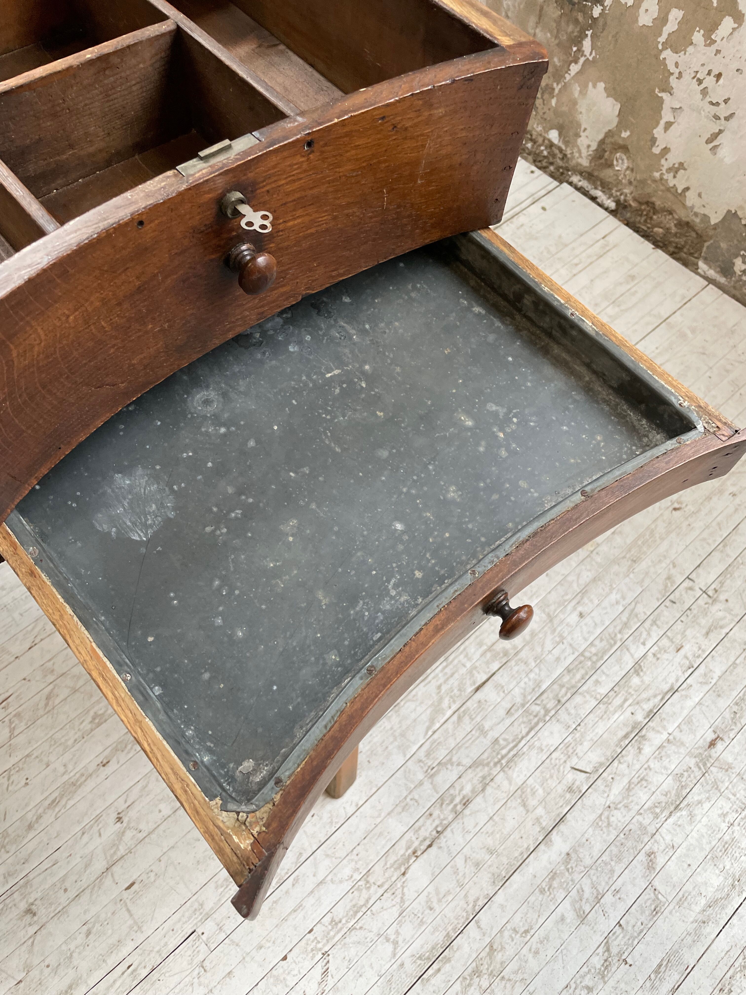 Establishment of jeweler XIXth oak