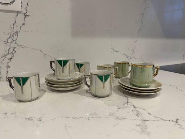 Ensemble de tasses et sous-tasses Art déco