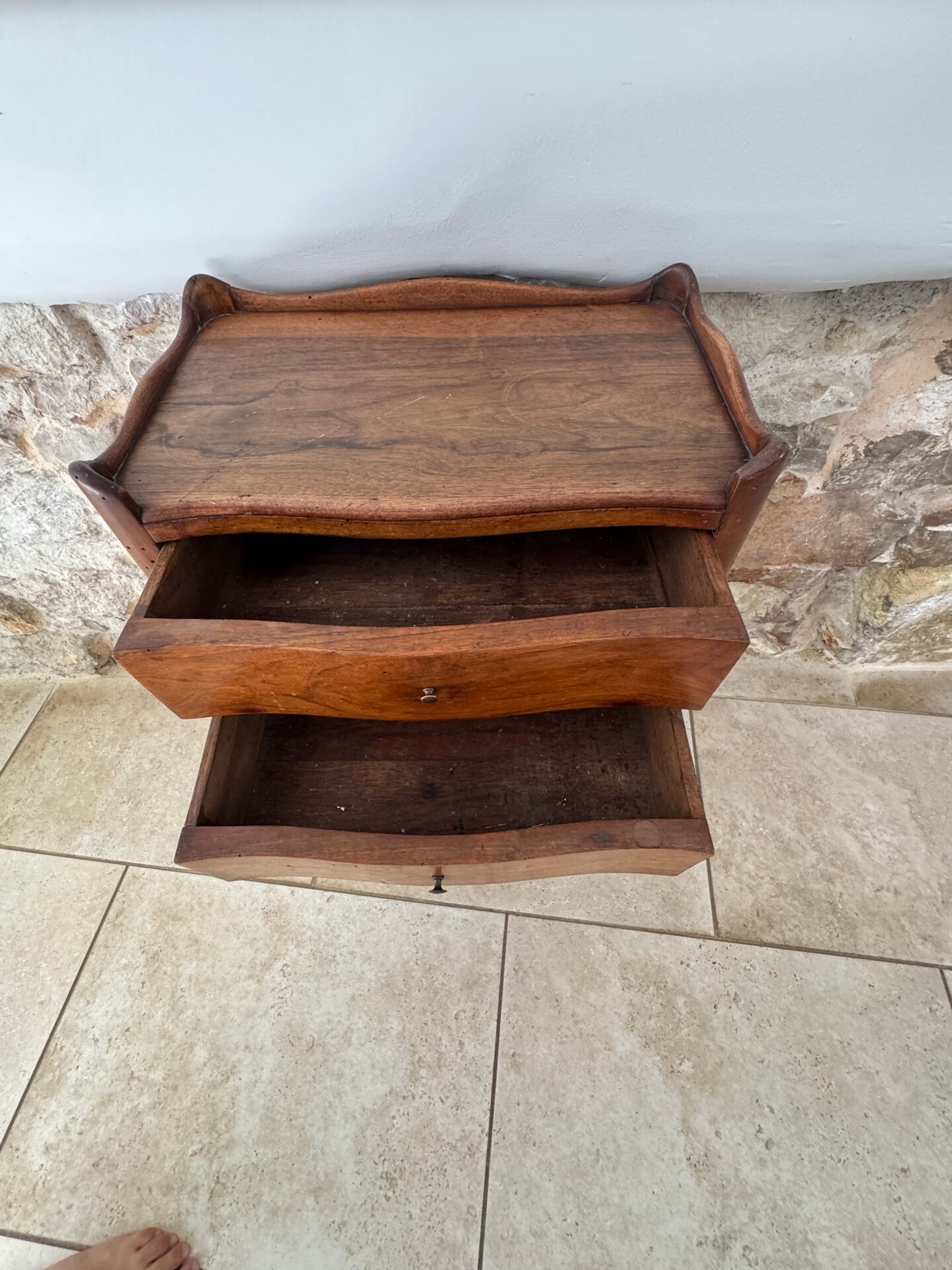 Jolie table de nuit, Louis-Philippe, noyer massif