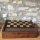 Jeu ancien de backgammon et d'échecs en bois