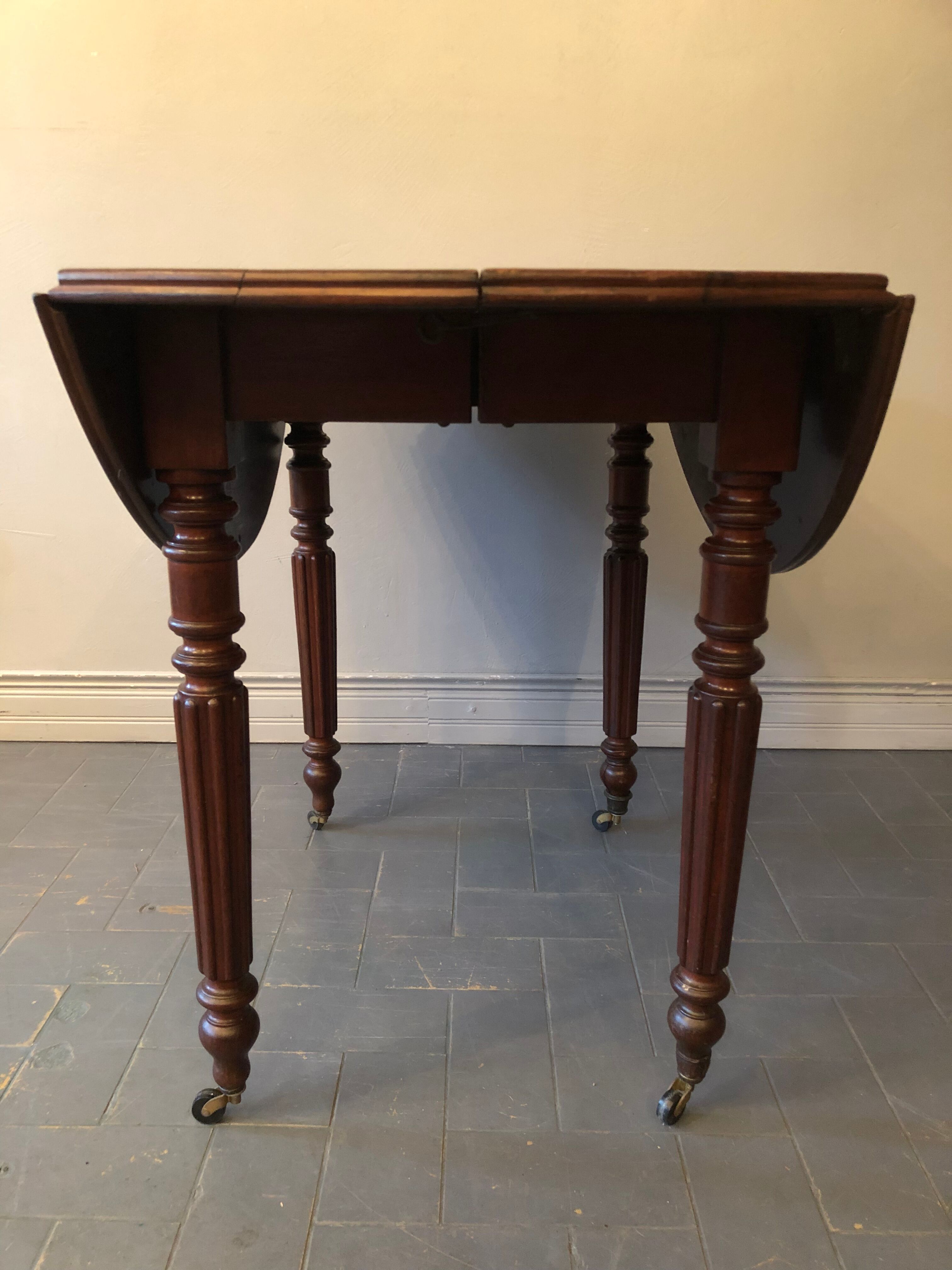 Round table with flaps diameter 97 cm