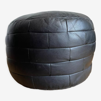 Black pouf in patchwork leather