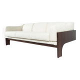 Oriolo canapé by Claudio Salocchi for Sormani in wood and white fabric.
