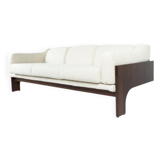 Oriolo canapé by Claudio Salocchi for Sormani in wood and white fabric.