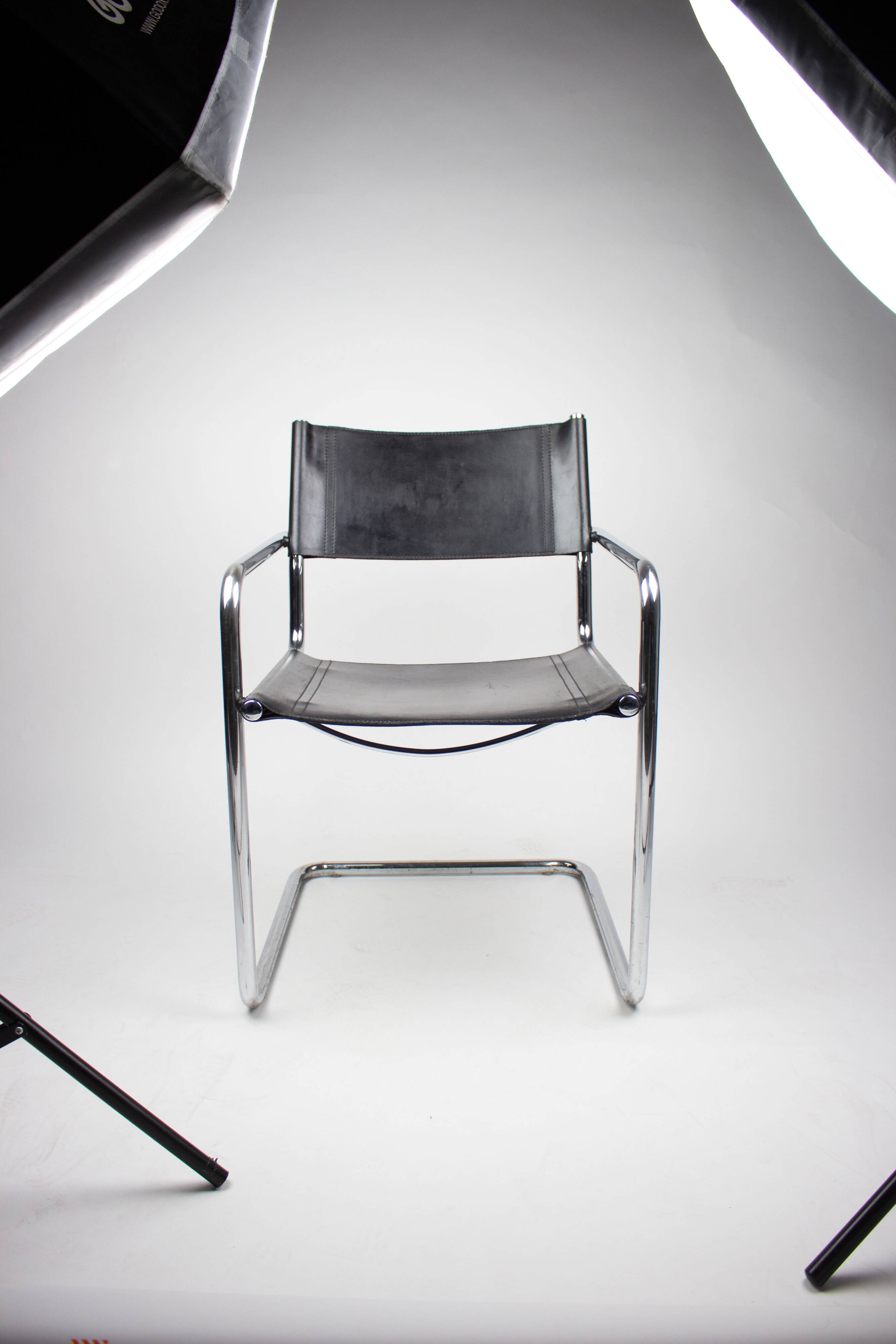 Pair of Matteo Grassi MG5 chairs in black leather and chrome