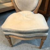 Chaise basse ou chauffeuse à dossier médaillon