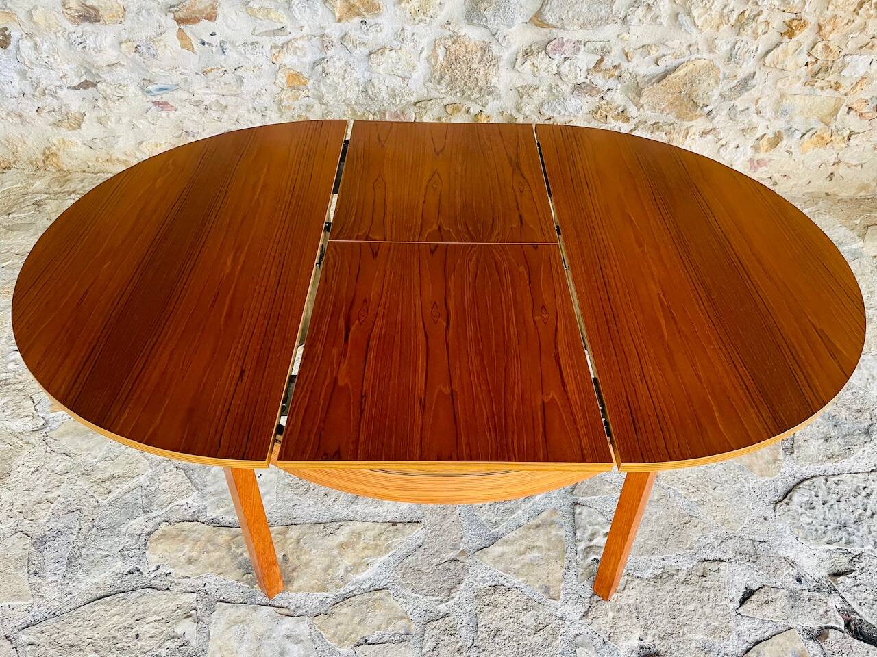 Extendable dining table in teak, butterfly extension by Van Pelt circa 1960.