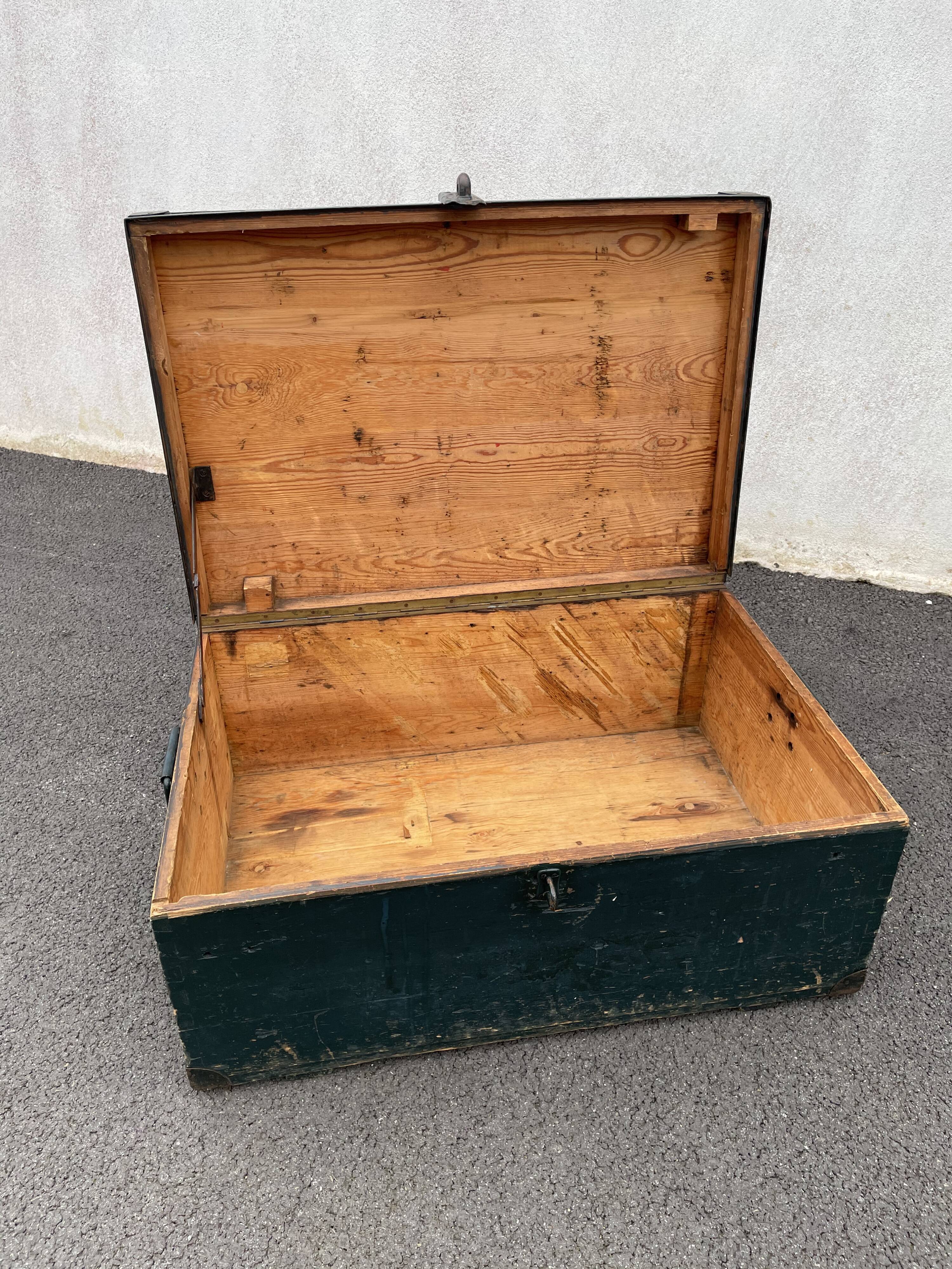Painted wooden trunk L83 X H37 X P56
