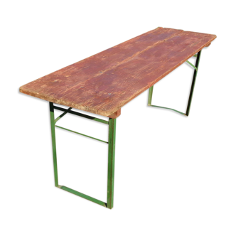 Folding table