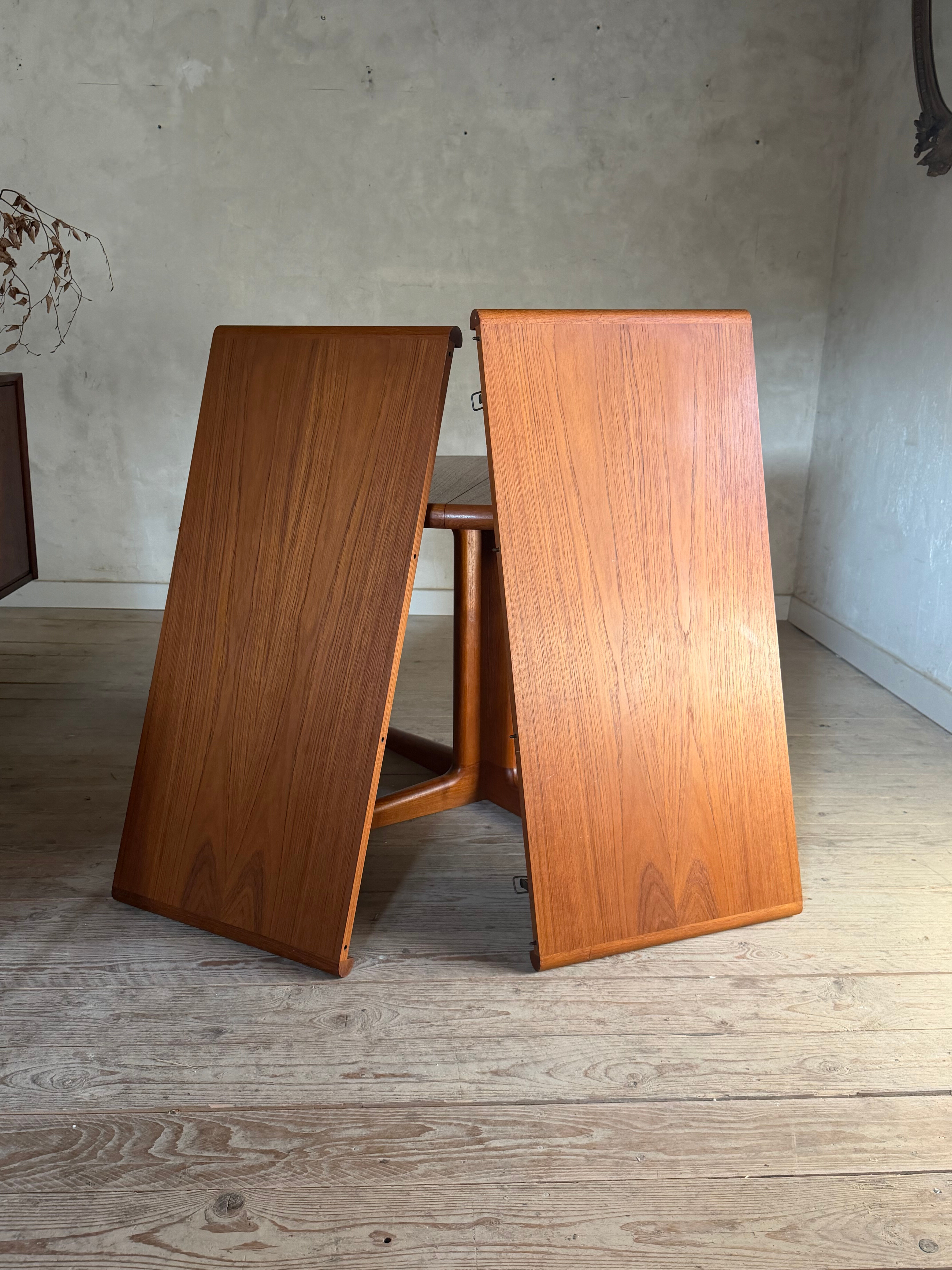 Table scandinave teck ronde vintage pied central étoile extensible