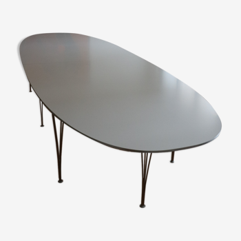 Fritz Hansen Super-elliptic table byJacobsen, Hein, Mathsson