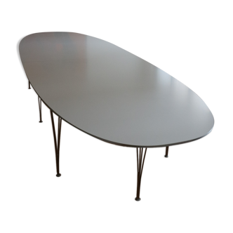 Fritz Hansen Super-elliptic table byJacobsen, Hein, Mathsson