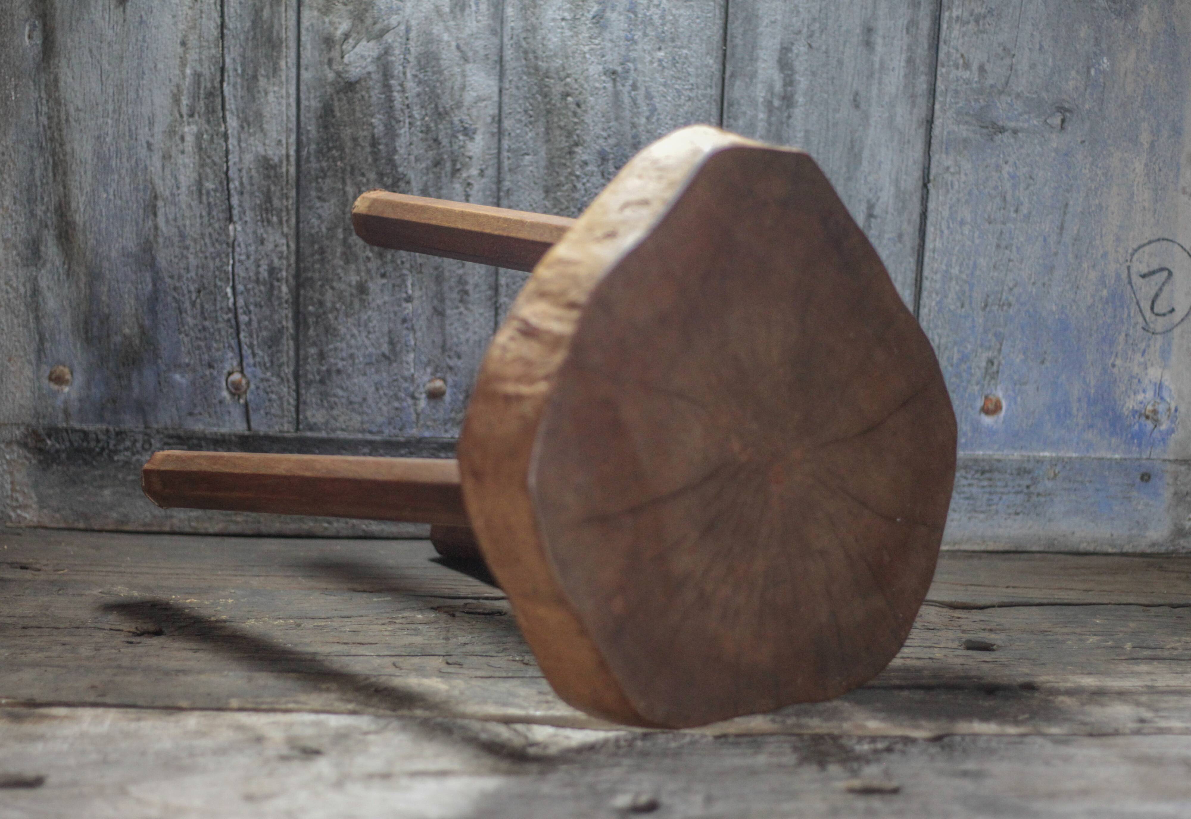Tabouret vintage, tabouret bois , brutaliste, porte-plante, déco intérieur