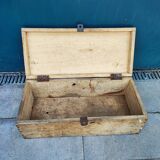 Trunk chest in raw wood