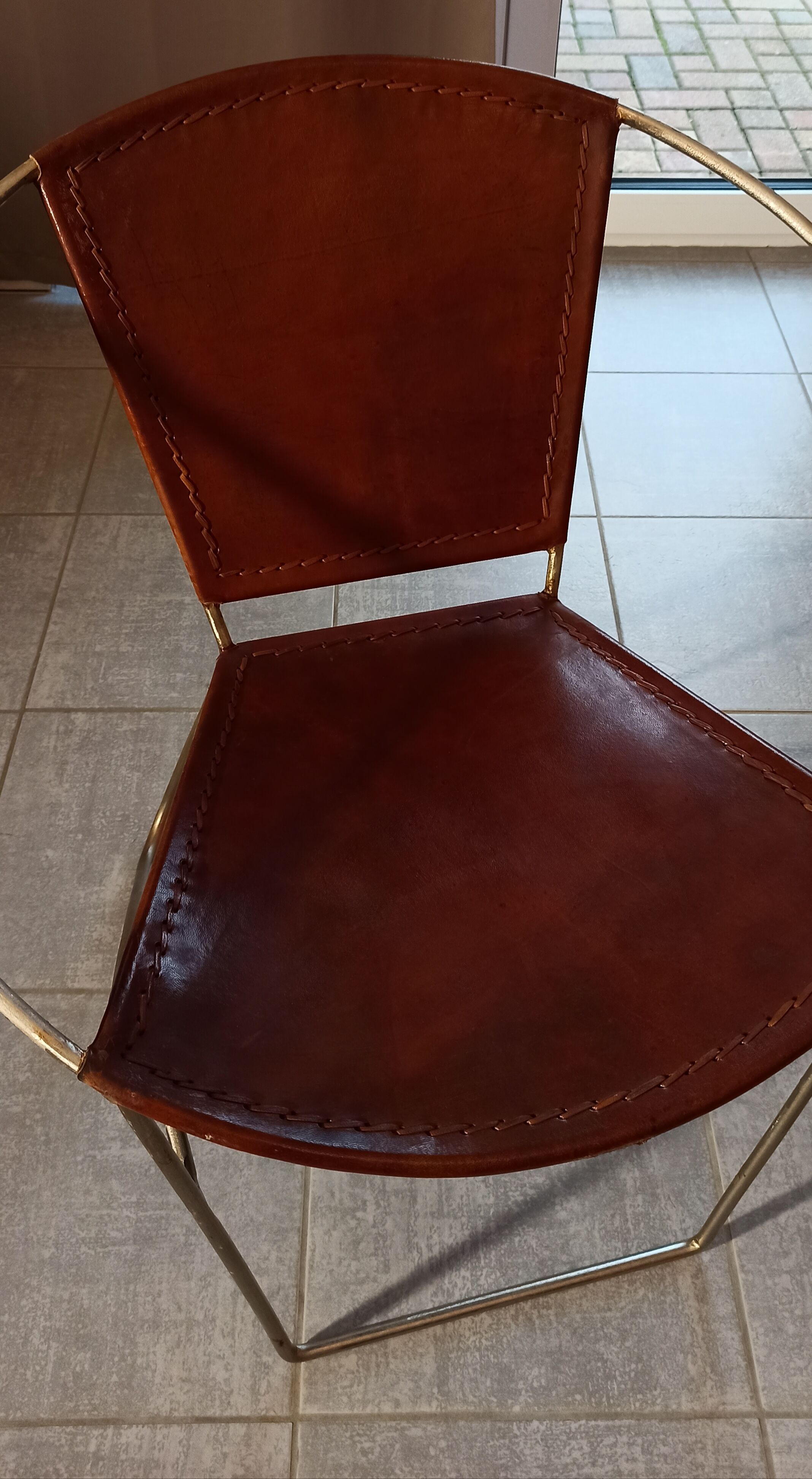 Paire de fauteuils en cuir marron clair