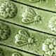 12 porte baguettes et 12 anneaux à serviettes en céramique, ornés de motifs floraux et d'abeilles