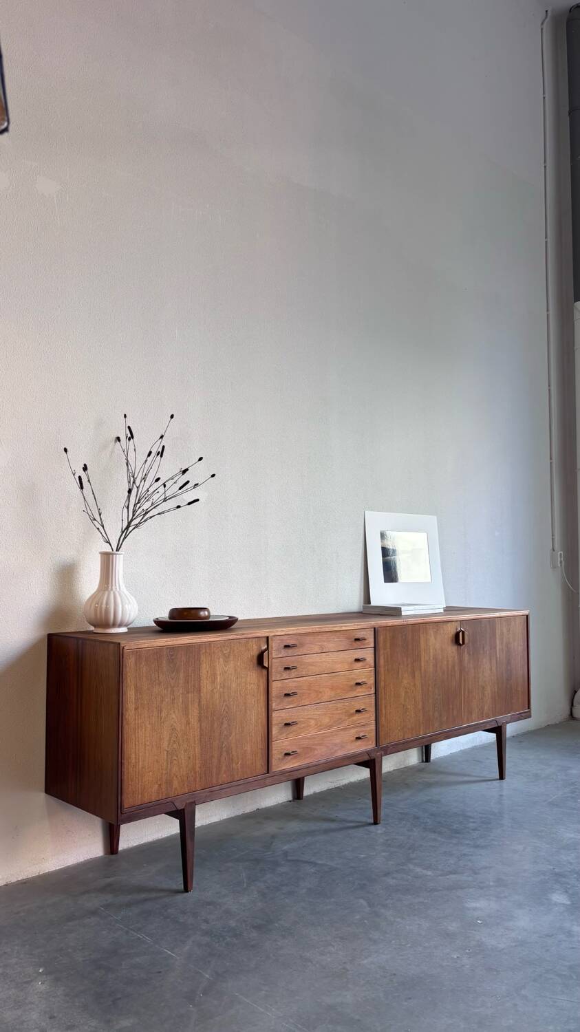 Buffet Henry Rosengren Hansen en palissandre, milieu du siècle